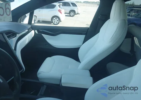 2020 Tesla Model X z USA, uszkodzony, nr VIN 5YJXCAE21LF248236